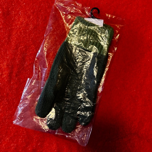 Anya Hindmarch Uniqlo collab green touch of wool heattech knitted gloves NWT - Picture 5 of 7